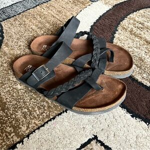 Women’s White Mountain Footbed Sandals
Size 8